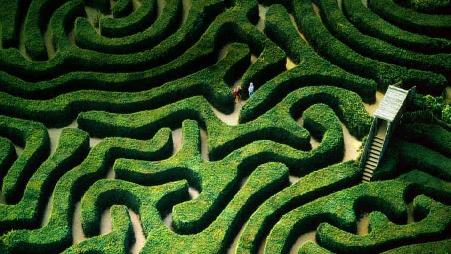 英国威尔特郡附近的树篱迷宫