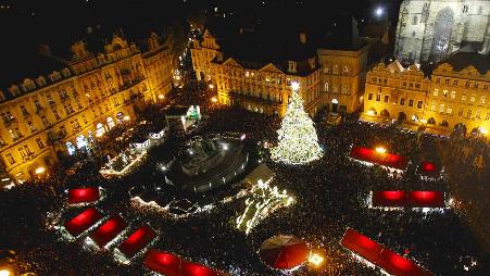 捷克布拉格，老城广场的假日市场