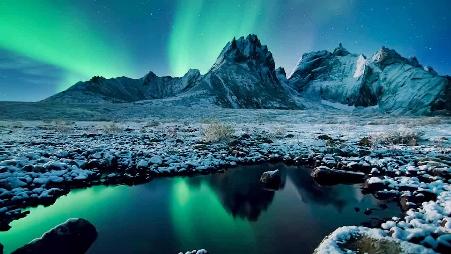 加拿大育空地区，墓碑山地公园上空的北极光