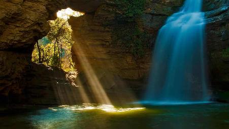 在福拉达达的石灰石悬崖，加泰罗尼亚，西班牙