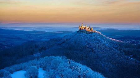 斯图加特市附近的霍亨索伦城堡，德国