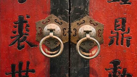 中国传统木门上的对联