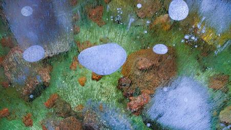 熔岩床国家纪念碑中熔岩管里的冰，加利福尼亚州