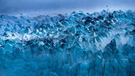 美国冰川湾国家公园内的兰普卢冰川