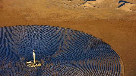 托诺帕附近的新月沙丘太阳能项目，美国内华达州