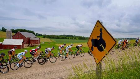 美国Dairyland自行车巡回赛的参赛手，威斯康星州丰迪拉克县附近
