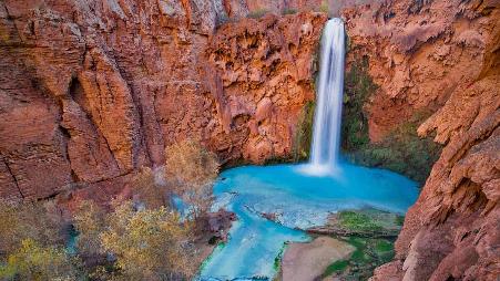 哈瓦苏峡谷内的穆尼瀑布，美国亚利桑那州