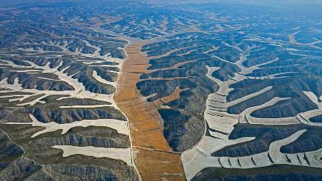 洛斯莫内格罗斯附近的洛斯莫内格罗斯沙漠农业区，西班牙