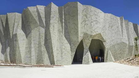 瓦隆蓬达尔克的蓬达尔克洞穴，法国