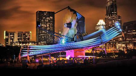 德克萨斯州奥斯汀展出的詹姆斯·韦伯空间望远镜的全比例模型，美国