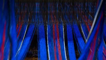 织布机上的花呢格纹布，苏格兰爱丁堡