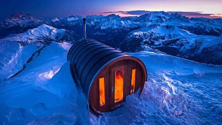 多洛米蒂山脉Lagazuoi山上的桑拿屋，意大利