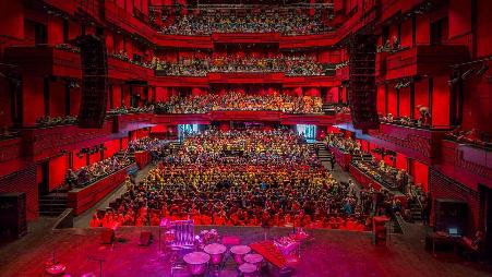 在雷克雅未克哈帕音乐厅举办的儿童文化节，冰岛