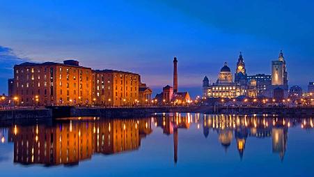 从默西河上看利物浦，英格兰