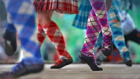 布雷马集会上的舞者们