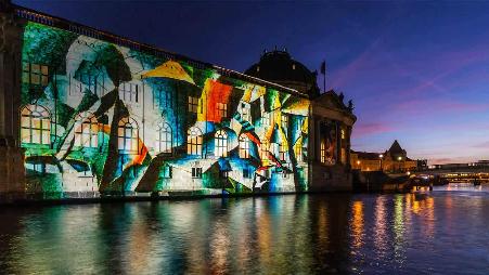 灯火璀璨 斑驳陆离，灯光与建筑的糅合美感。那些点亮夜色撩人心弦的灯光