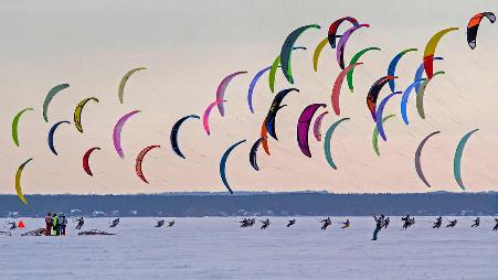 浪的飞起 skr~skr，让我们在雪地里撒点野。超刺激！够胆你就来！