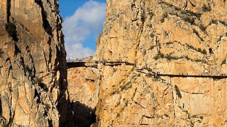 "国王的小路"上的游客，西班牙马拉加