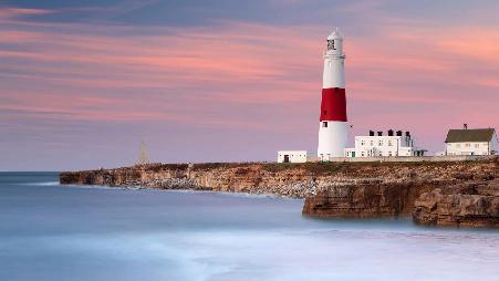一个指明灯。照亮暴风雨的水面