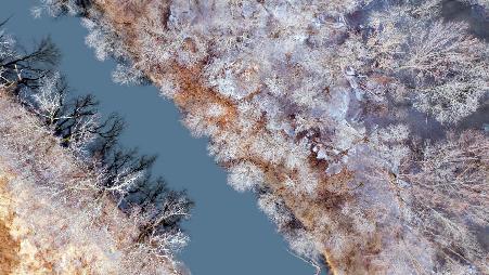 冬天的水獭溪，佛蒙特州布兰登