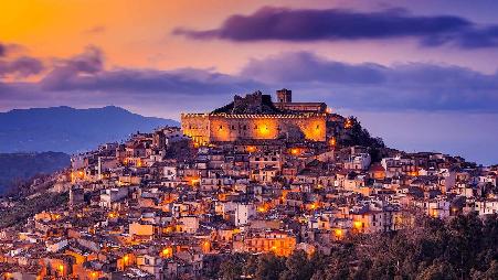 意大利最美丽的村庄之一。意大利，西西里省