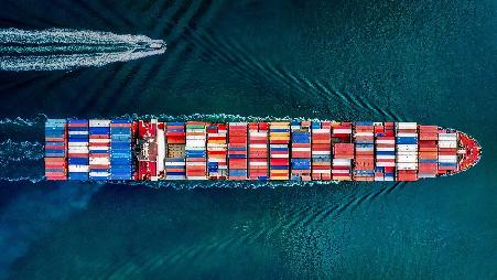 美国加州圣佩德罗的集装箱船