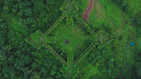 自森林中开垦出的堡垒