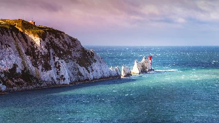 看起来很锋利的岩石