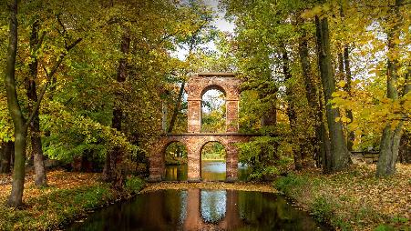 桥下和桥上的水流