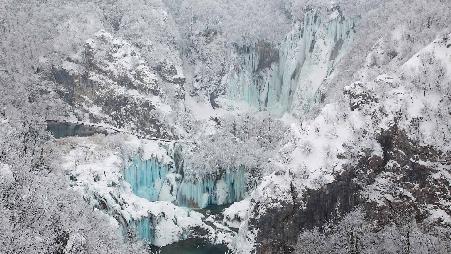瀑布变“冰瀑”