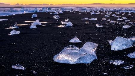 钻石冰沙滩，冰岛