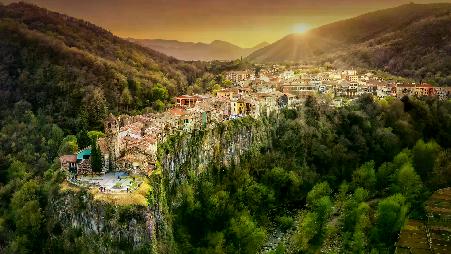 加泰罗尼亚式的悬念