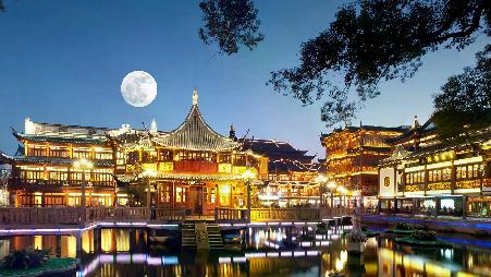 月圆之夜的豫园，上海，中国
