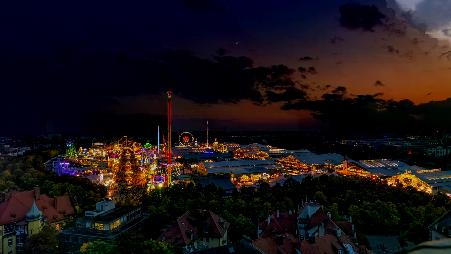 为慕尼黑啤酒节干杯！