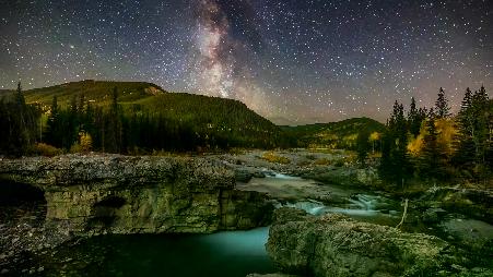 埃尔博河上空的银河