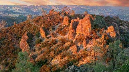 尖峰国家公园的高峰步道，圣贝尼托县，加利福尼亚州，美国