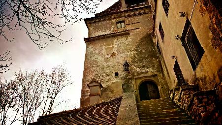 在万圣节的魔咒之下