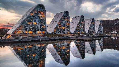 混凝土中铸造的波浪