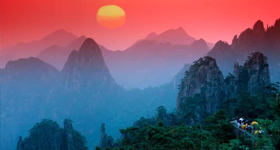 尊老贤度重阳：登高望远