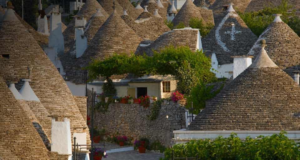 意大利阿尔贝罗贝洛小镇的石顶圆屋