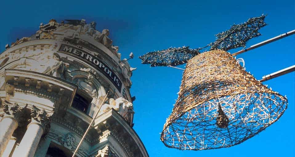 西班牙马德里格兰大道上的圣诞饰品