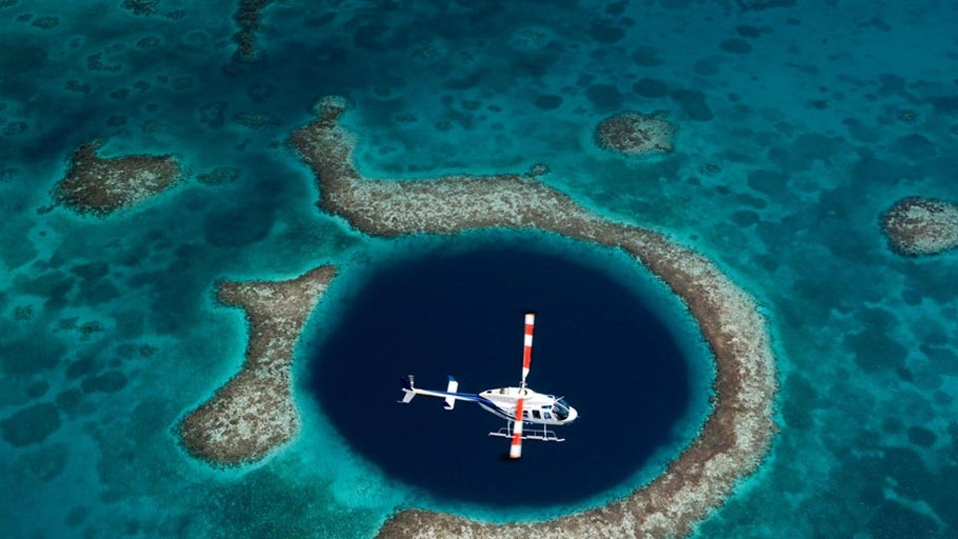 伯利兹海域著名的蓝洞