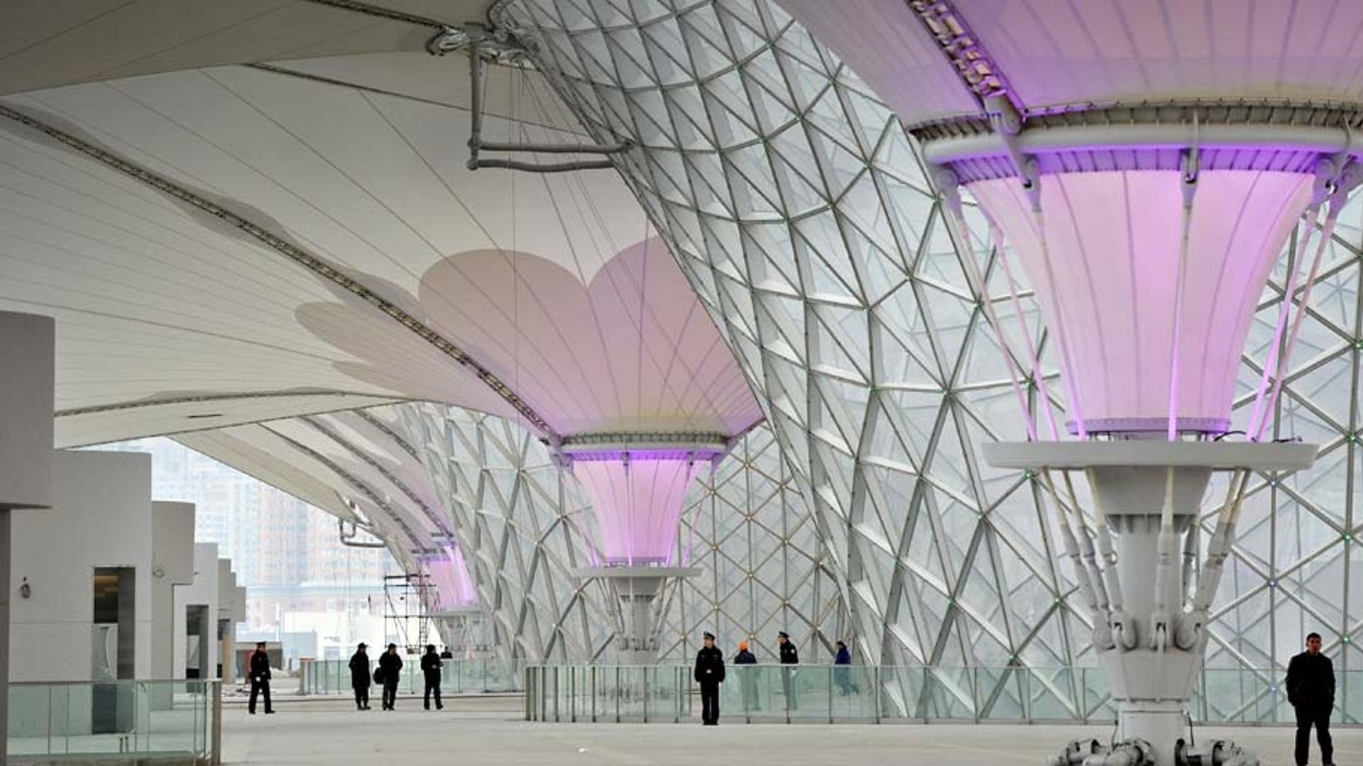 上海世博园中的游人