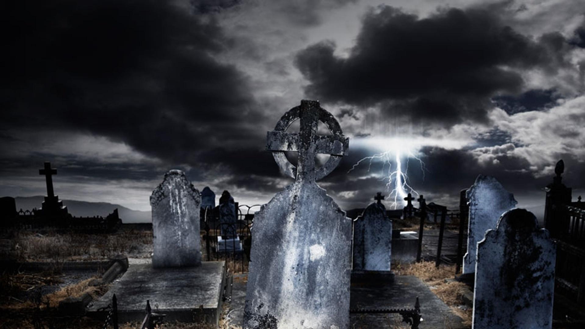 阴森恐怖的墓地