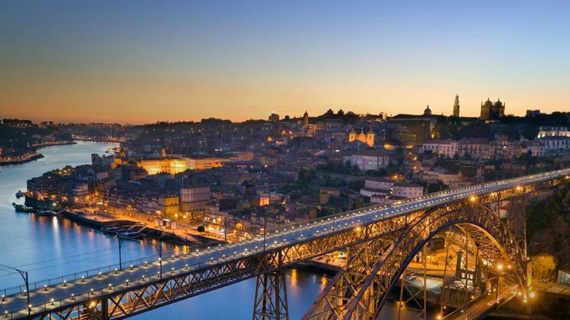 夕阳下的葡萄牙波尔图路易斯一世桥