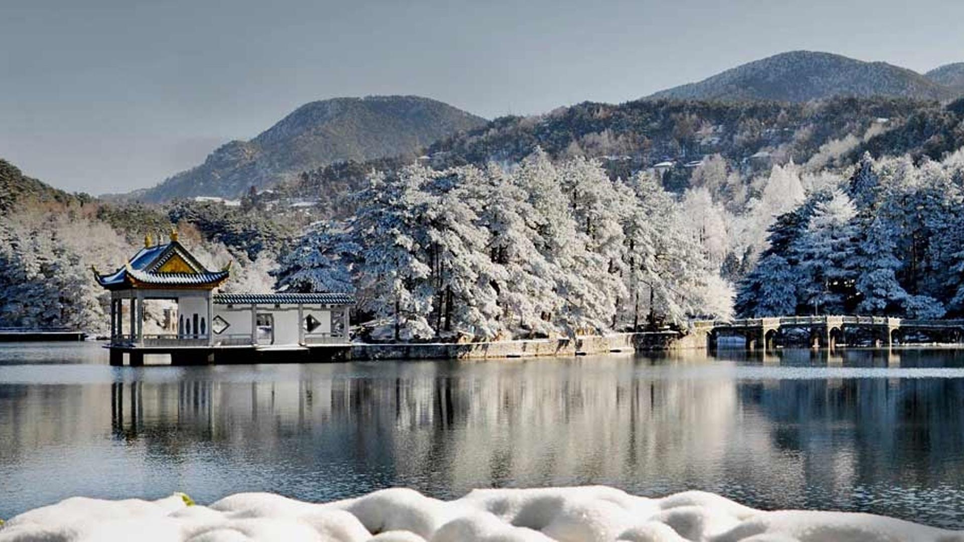 降雪后的庐山美景
