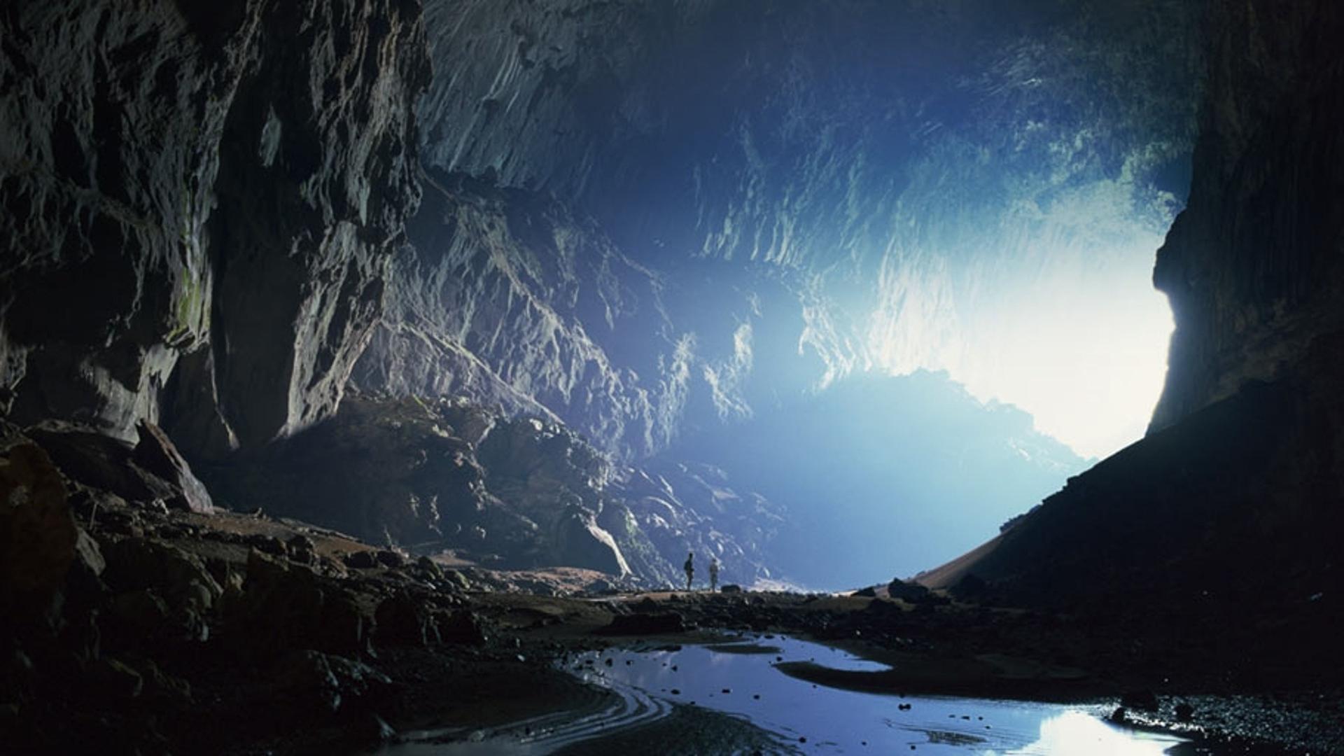 马来西亚姆鲁国家公园鹿洞