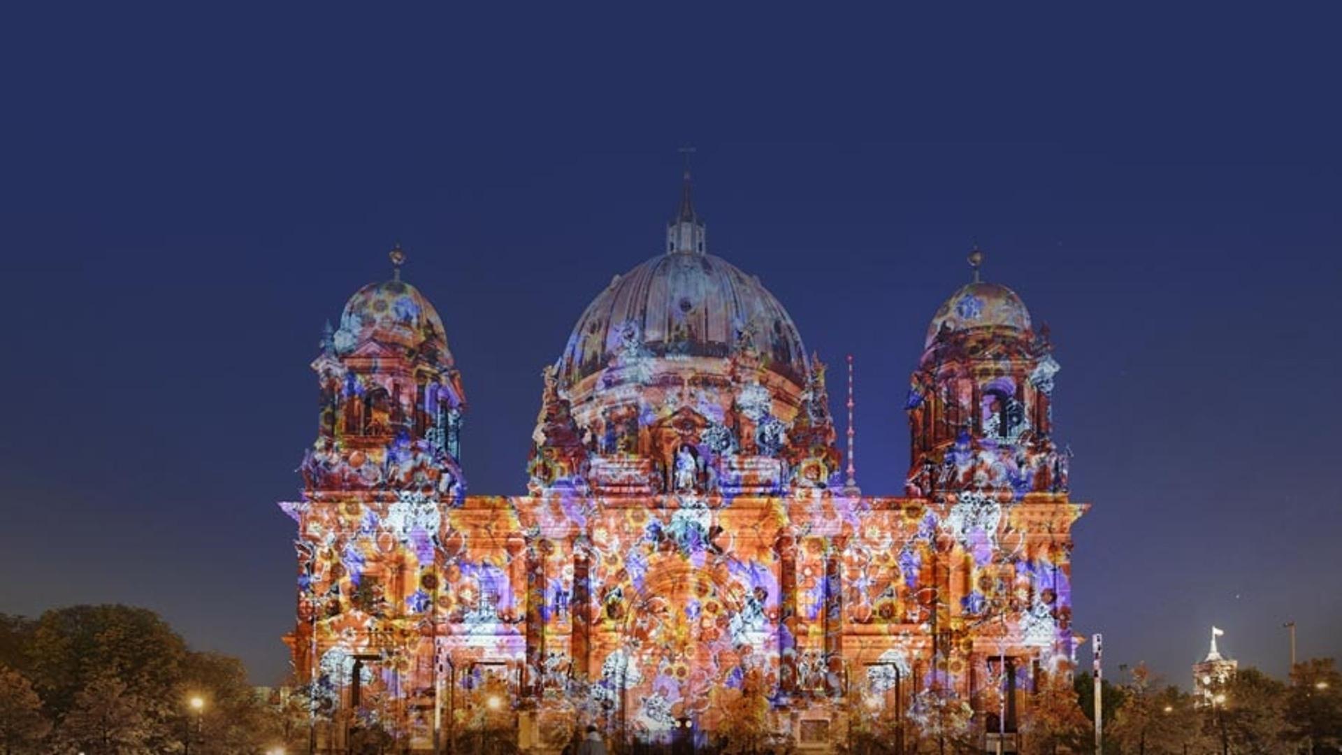 德国灯光节期间的柏林大教堂