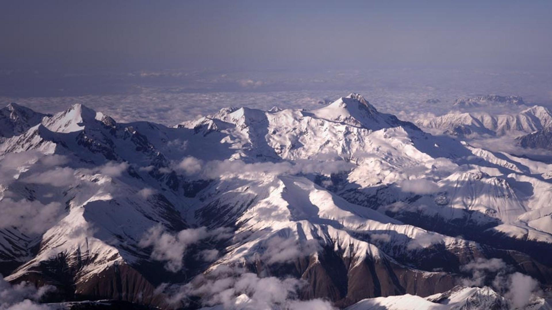 大高加索山脉乌什巴山双子峰