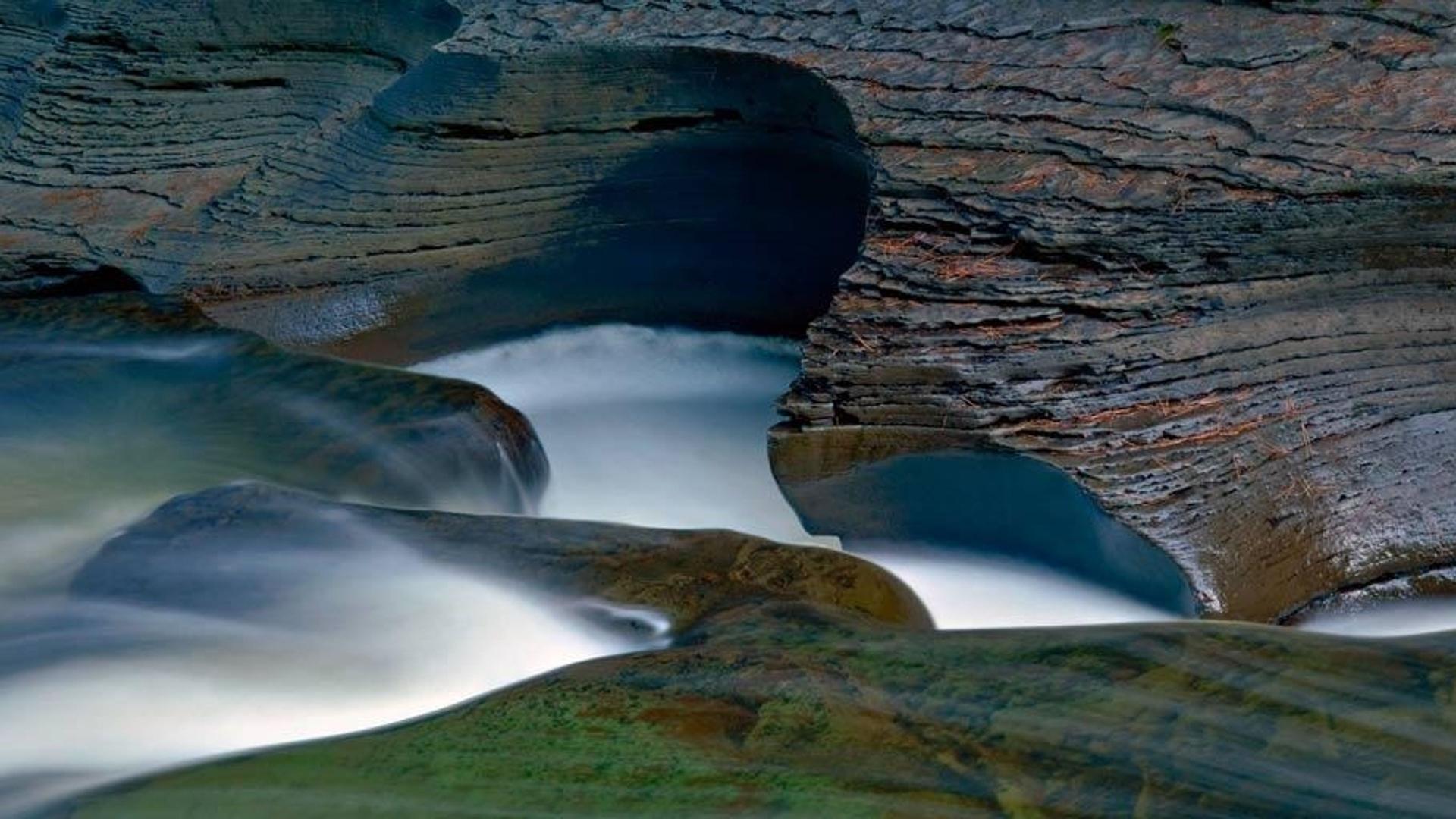密歇根州豪猪山脉的小溪
